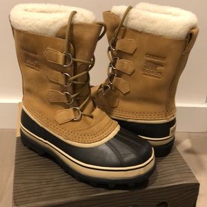 Sorel Caribou boots 7.5 buff color